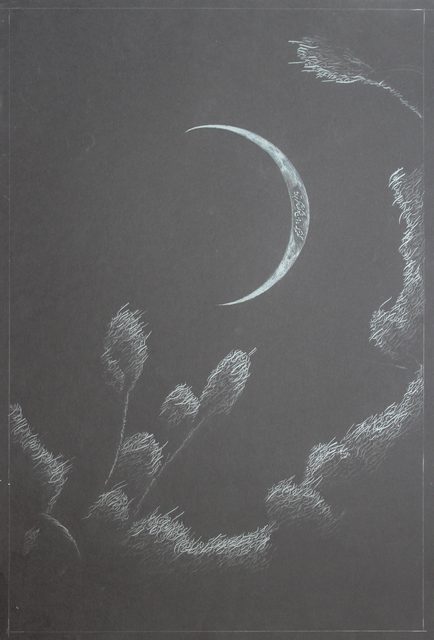 “Māh-e Man Sho” by Ali Bagheri, a calligraphic painting with a dark gray background, a luminous crescent at the center, and f